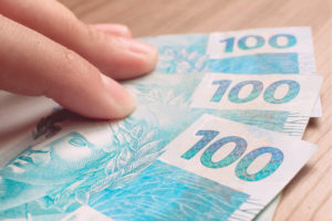 Auxílio Brasil: conheça o programa que deve substituir o Bolsa Família.